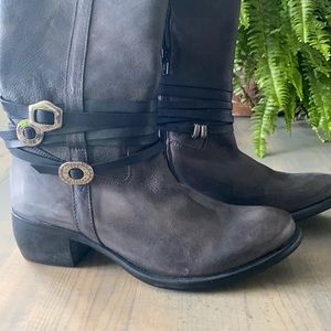 Leather Boots with ankle detail